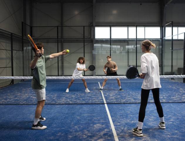 people-playing-padle-tennis-inside